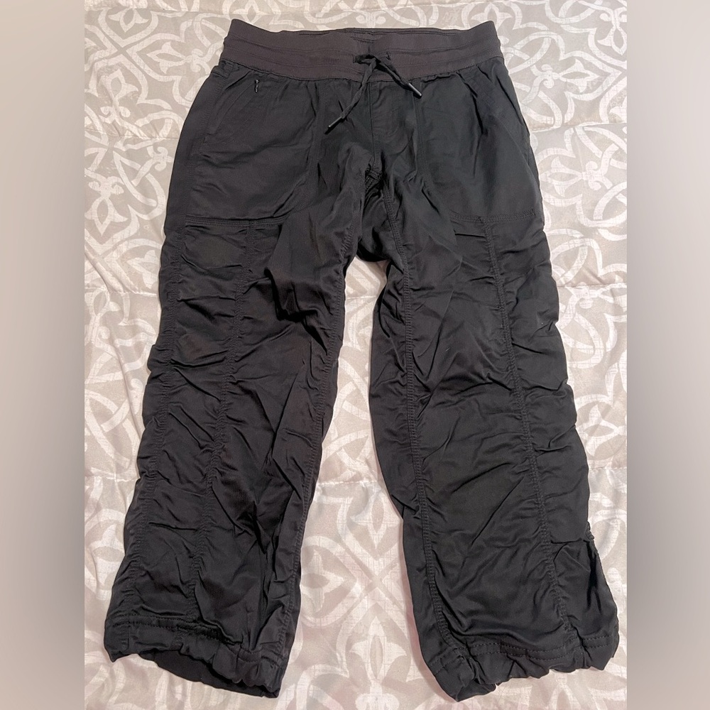 Northface black cinched capri joggers woman’s small